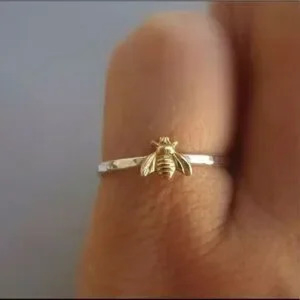 New Delicate Tiny Minimalist Bee Ring?size 7